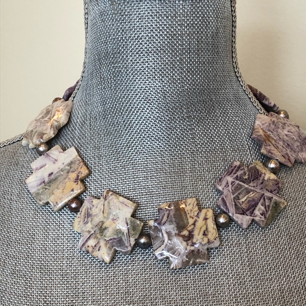 Magnesite and pearl necklace.